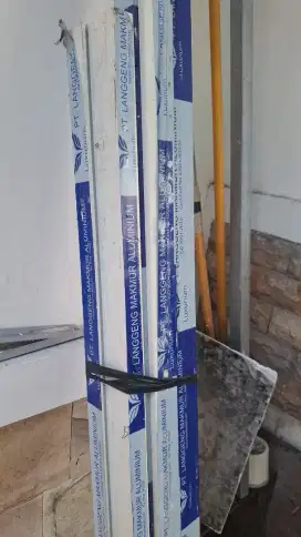 Pintu kasa aluminium