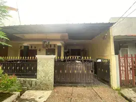 Rumah LT 120 SHM dekat RS Karunia Kasih Rumah Keluarga J-32971
