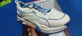 Sepatu sneakers sovella