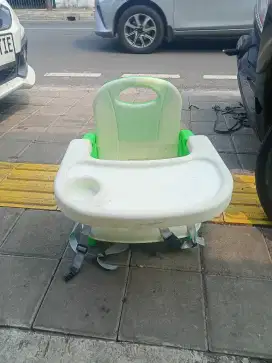 Kursi makan bayi
