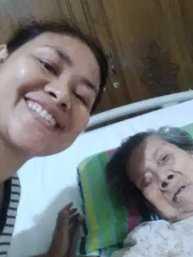 mencari pekerjaan Sebagai Penjaga lansia/baby sitter