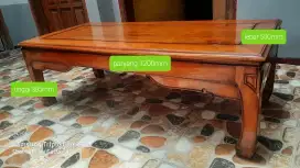 Meja ruang tamu