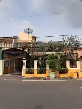 Rumah 2 Lt SHM 8 Mnt ke Mall Cipinang Indah Siap KPR J-34018
