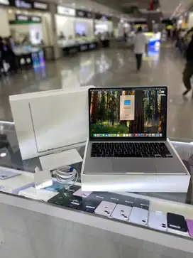 MacBook Air M3 13inch 16/256Gb iBox, Starlight