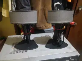 Sepasang speaker satelit bose