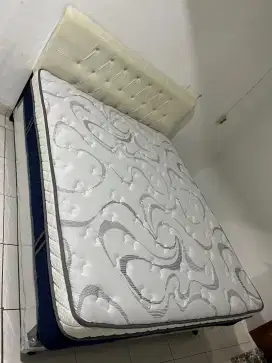 Tempat tidur , kondisi sangat terawat bersih