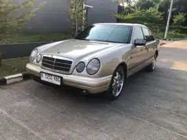 Mercedes-Benz E230 1998 Bensin