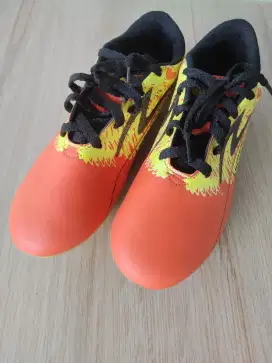 Sepatu Bola Anak Uk.37