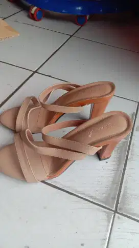 Sendal wanita high heels Cavana warna coklat