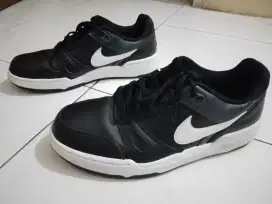 Sepatu nike full force low size 42 EUR