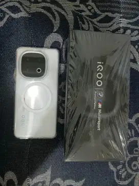 iqoo 13 12/256 like new