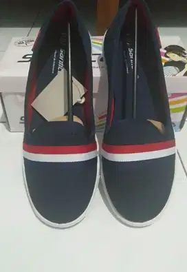 Sepatu Cewek merk Santica UK.39 wrn.Biru Dongker