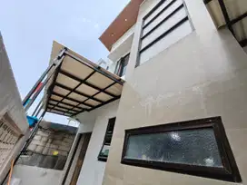 Rumah siap huni 2 lantai dengan 4 kamar tidur daerah Pasar rebo Jakart