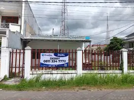 Rumah Simpang Darmo Permai