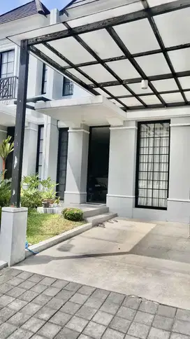 DISEWAKAN RUMAH THE OAKWOOD CITRALAND 3KT FULL FURNISH DEKAT PASAR