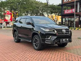 Toyota Fortuner 2.4 GR Sport AT 2021 Hitam Diesel Solar
