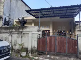 RUMAH LOKASI DEKAT PUSAT KULINER - 2 KT, 1 KM