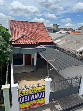 RUMAH DISEWAKAN JAKARTA (MURAH NYAMAN STRATEGIS DEKAT AKSES TOL)