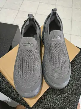 Sepatu Diadora new