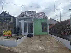 Rumah pinggir jalan dekat kampus
