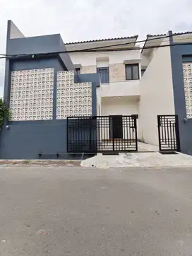 Rumah Baru 2 Lantai Modern kekinian  di Jalan Kalijati Antapani