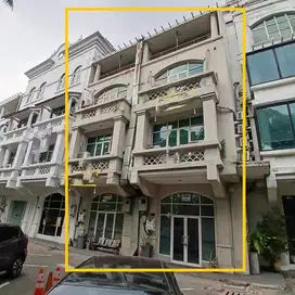 Disewakan Ruko Gandeng 3,5 Lantai  di Patal Senayan, Kebayoran Lama