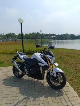 Suzuki GSR 750 Puith
