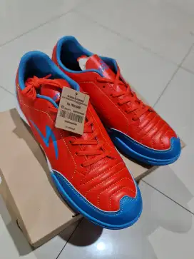 Specs metasala sansiro ukuran 42