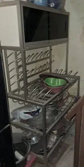 Rak piring bekas