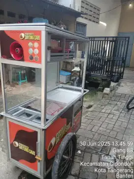 Berjualan Martabak Manis Keliling