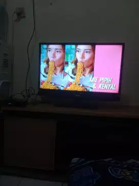 Jual tv LED Toshiba 32 inchi plus stb nya