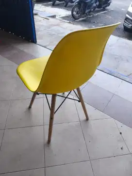 KURSI ESTETIK WARNA KUNING