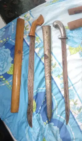Sepasang pusaka pedang sepuh nanyuwangi