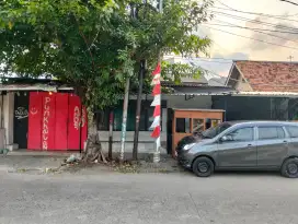 Disewakan bangunan bekas Warteg pinggir jalan Rawamangun Jaktim