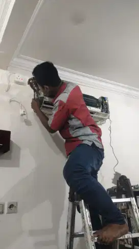 SERVICE AC, PERBAIKAN AC NETES TDK DINGIN,ISI FREON BONGKAR PASANG
