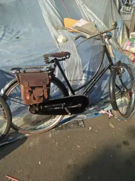 Dijual sepeda antik/onthel kuno full aksesoris