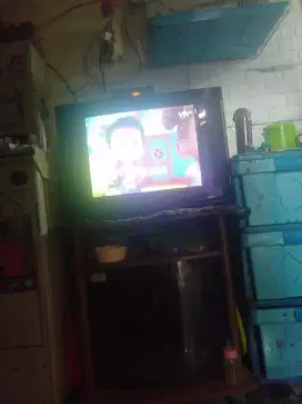 Tv tabung model slim ukuran 21 in