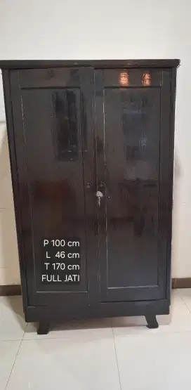 Lemari jati tua