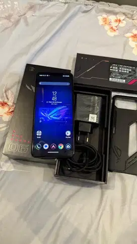 Dijual Asus Rog Phone 6 Black 5G 8/256GB Resmi lengkap