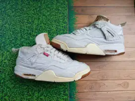 Jordan Retro x Levi's White Denim •Preloved, Second, Thrift•