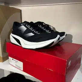 New Balance Rebel V4