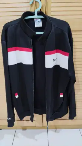 Jaket vespa FILA original, seperti baru hanya pakai 1x ke mall