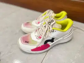 DIJUAL SEPATU ON THE ROGER PRO