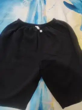Celana 3/4 Bekas Tapi Masih Bagus Banged