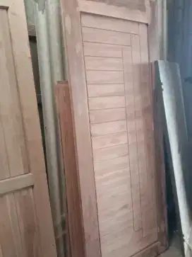 Kusen + pintu nya ready dari kayu bekas kamper oven berkualitas