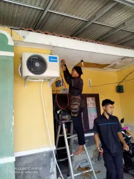 Service AC bongkar pasang AC cuci AC tambah freon