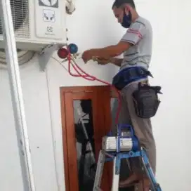 SERVICE AC BONGKAR PASANG AC, CUCI AC TAMBAH FREON DLL