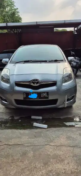 Yaris E AT Tahun 2011 Hijau Met Mulus sekali 09.25