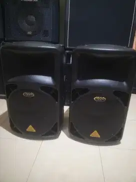 BEHRINGER B612D  speaker active