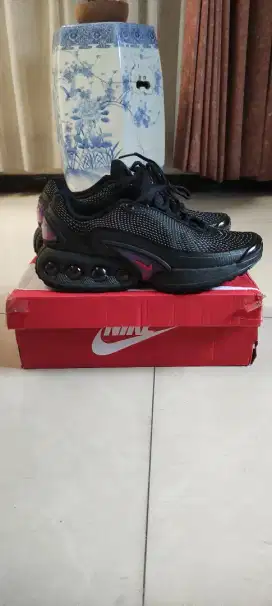Sepatu Sneakers Pria FullBlack